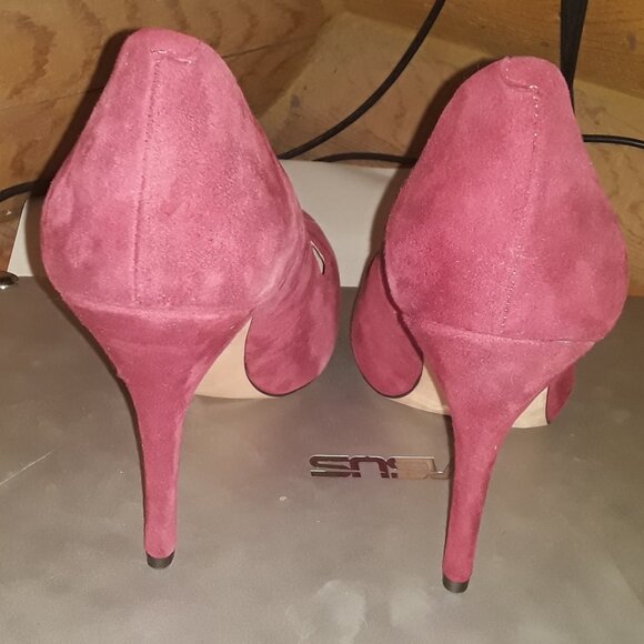 Joan & David Daerina SZ 7 M Raspberry Pink Red Suede 4" Heel Almond Toe Pumps - Picture 3 of 9